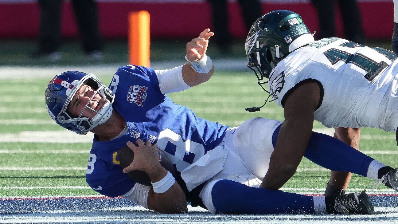 Giants, looking for spark, cut Daniel Jones in loss to Eagles