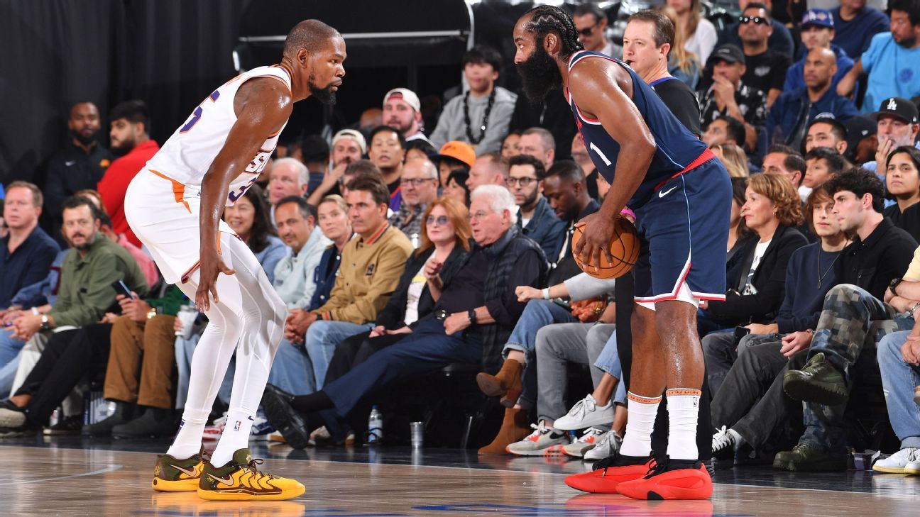 Clippers fan 'Wall' baffles KD, but Suns prevail