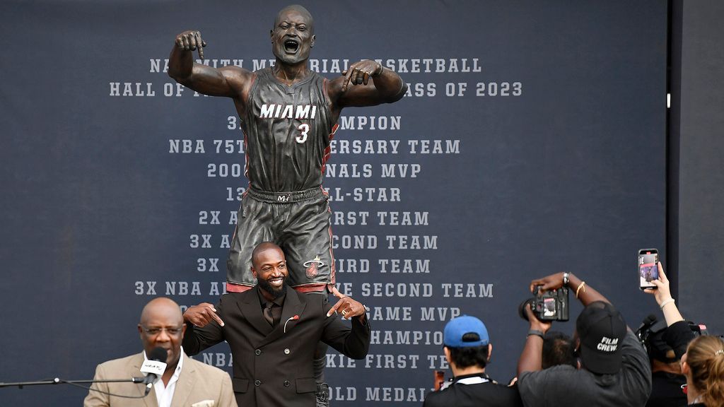 Heat unveil statue of Wade outside team’s arena