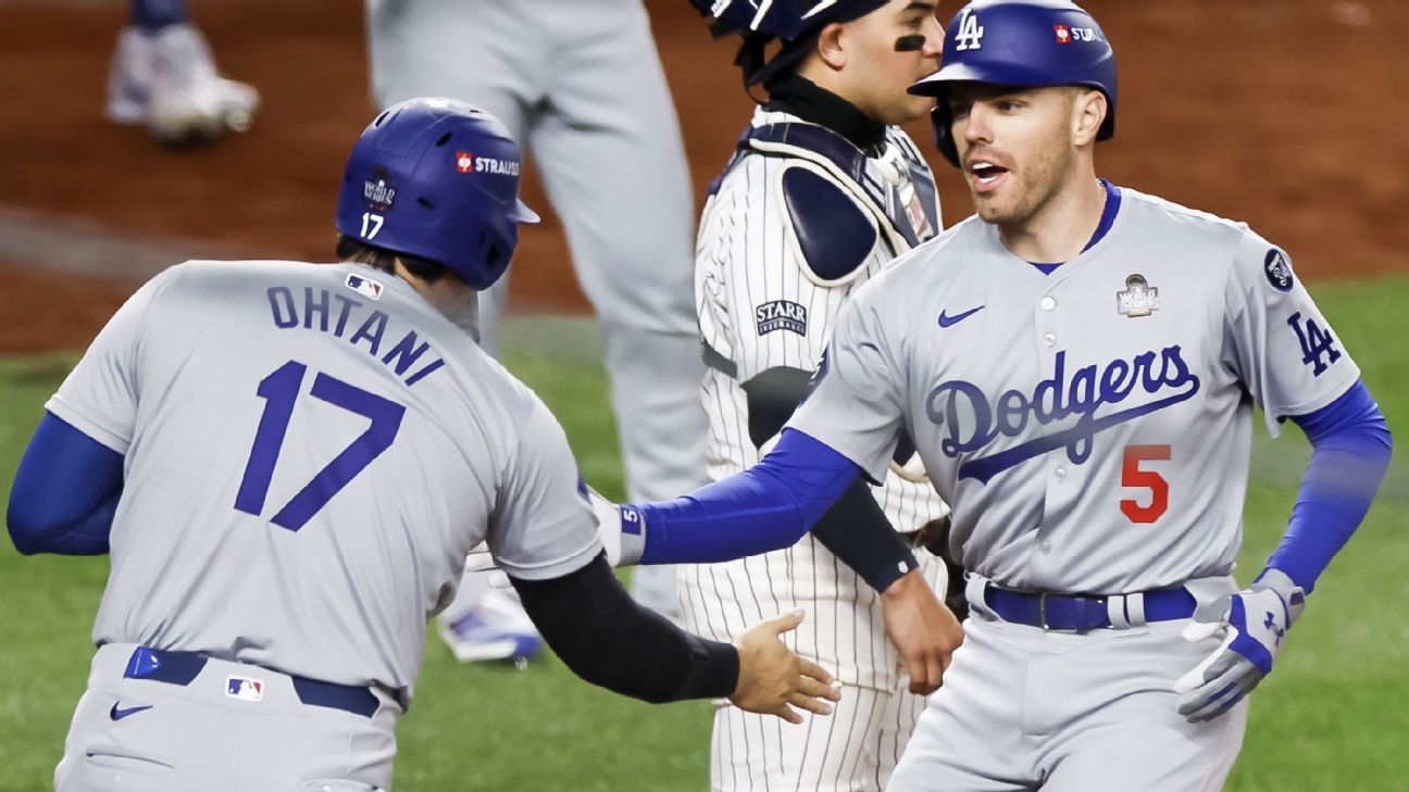 Dodgers cruise in Game 3, push Yankees to brink