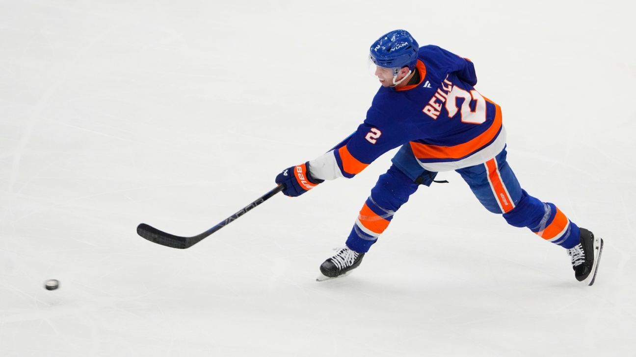 Islanders' Mike Reilly appears to hit head on ice, helped off ESPN