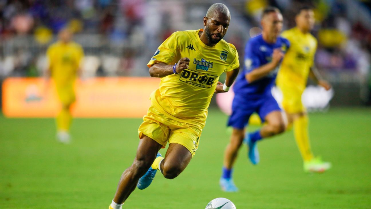Ryan Babel hangt voetbalschoenen aan de wilgen