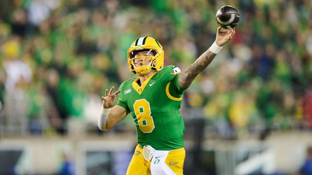 Ducks' Gabriel sets NCAA total TD record with 179