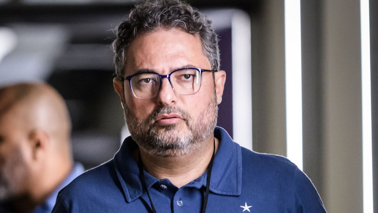 Alexandre Mattos encaminha saída do Cruzeiro rumo a novo clube brasileiro.
