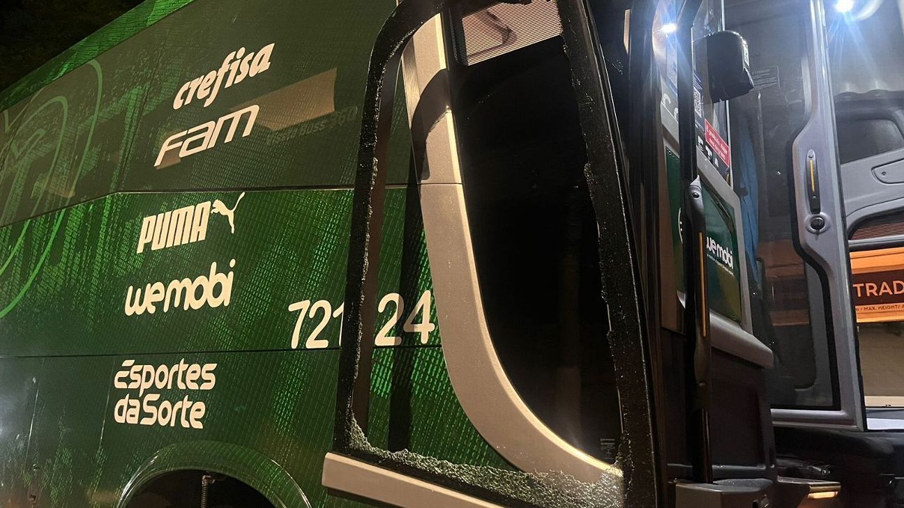 Ônibus do Time Feminino do Palmeiras é Apedrejado a Caminho de Premiação.