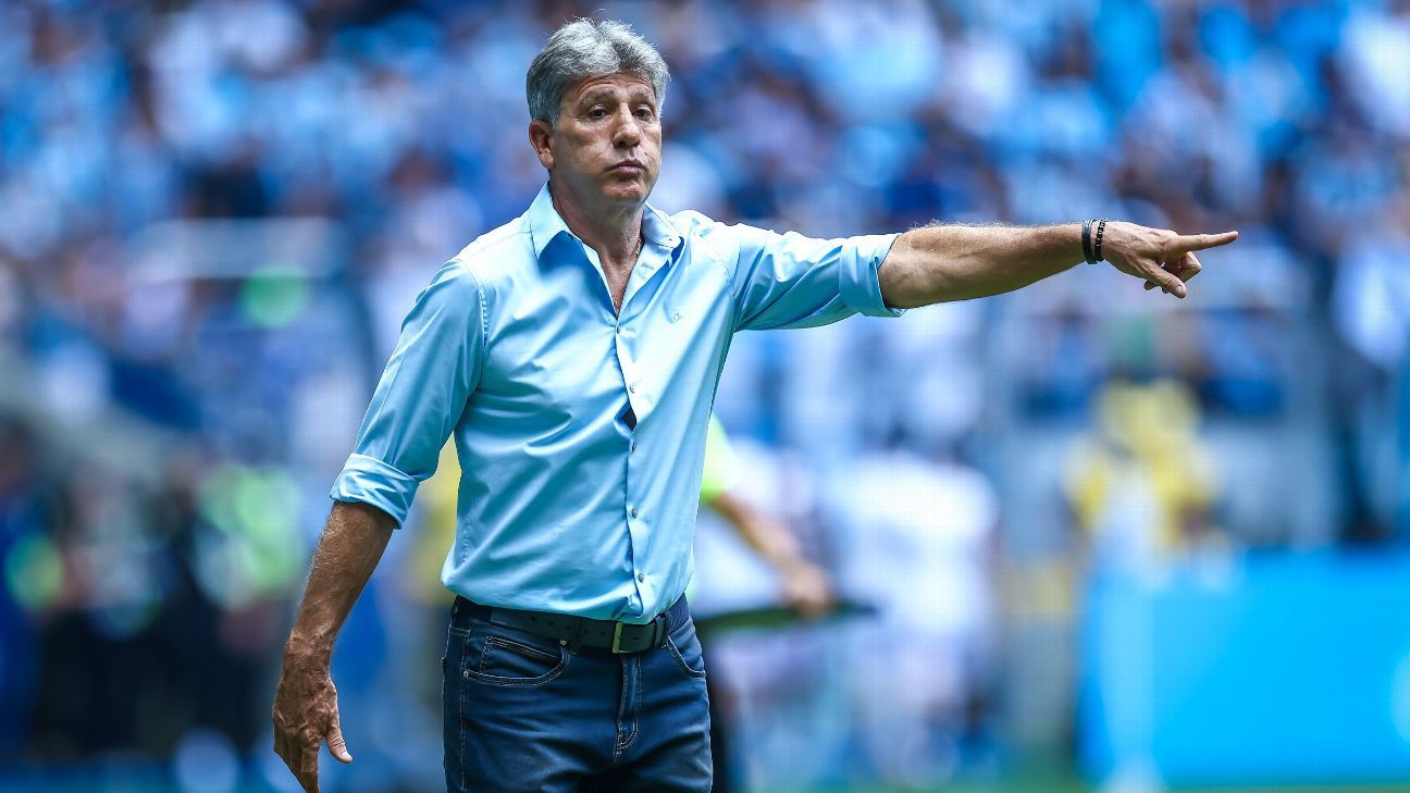 Renato Gaúcho critica imprensa e defende desempenho do Grêmio no Brasileirão.