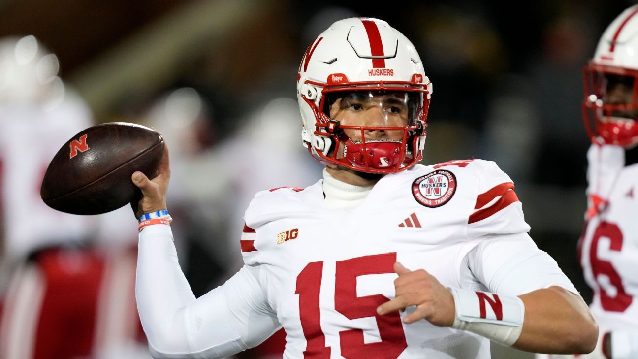 Dylan Raiola hangs out in Chiefs locker room after AFC championship