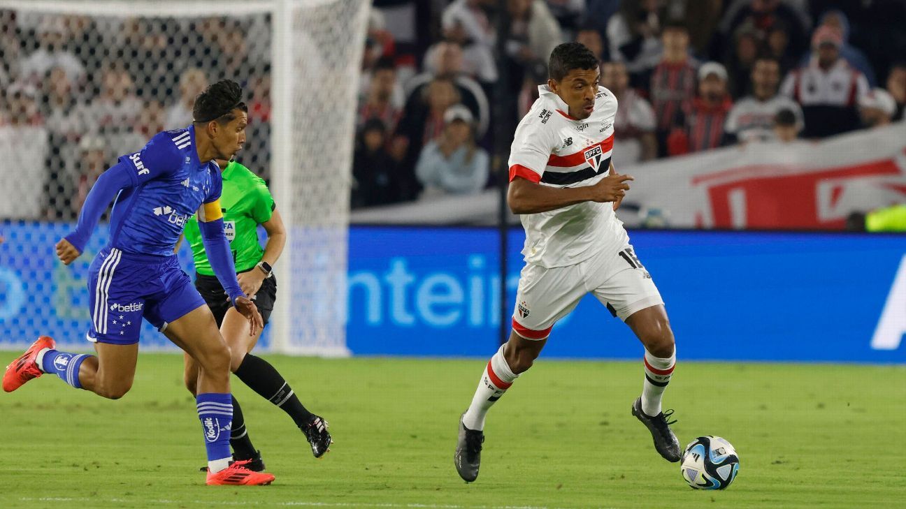 Luiz Gustavo sofre fratura no pé e desfalca São Paulo