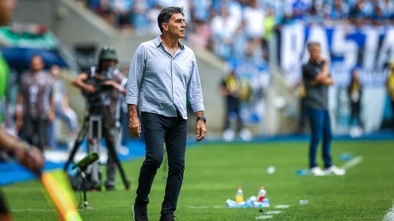 Técnico do Grêmio abre o jogo e diz quais reforços pediu à diretoria tricolor: 'Estamos tentando'