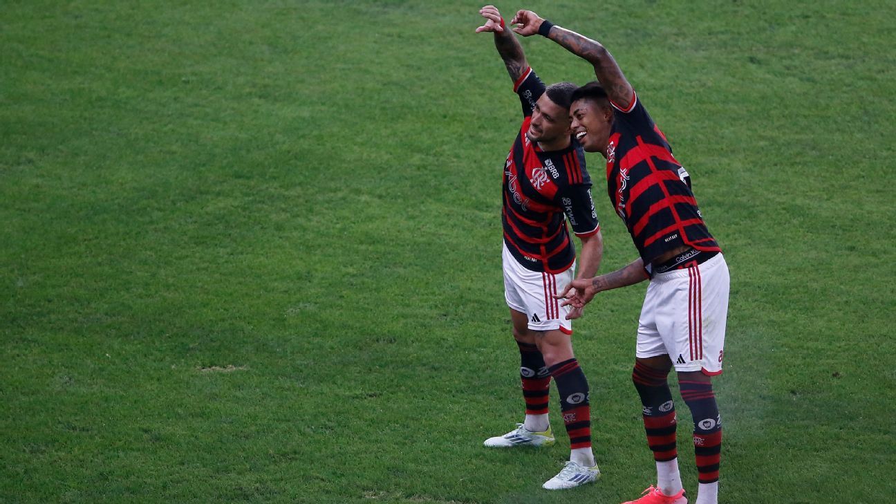 Bruno Henrique e Arrasca se isolam como maiores campeões pelo Fla