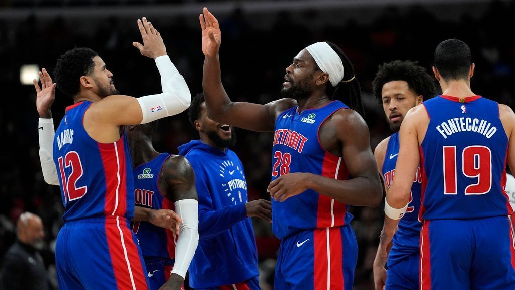 Pistons build team-record 42-point lead over Bulls