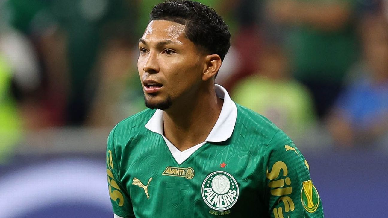 Rony aceita proposta do Atlético-MG e aguarda acerto com Palmeiras para negociação.