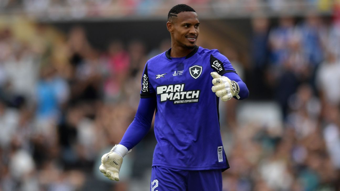 Botafogo aceita proposta do West Ham por John, que não é nem relacionado para duelo na Copa do Brasil