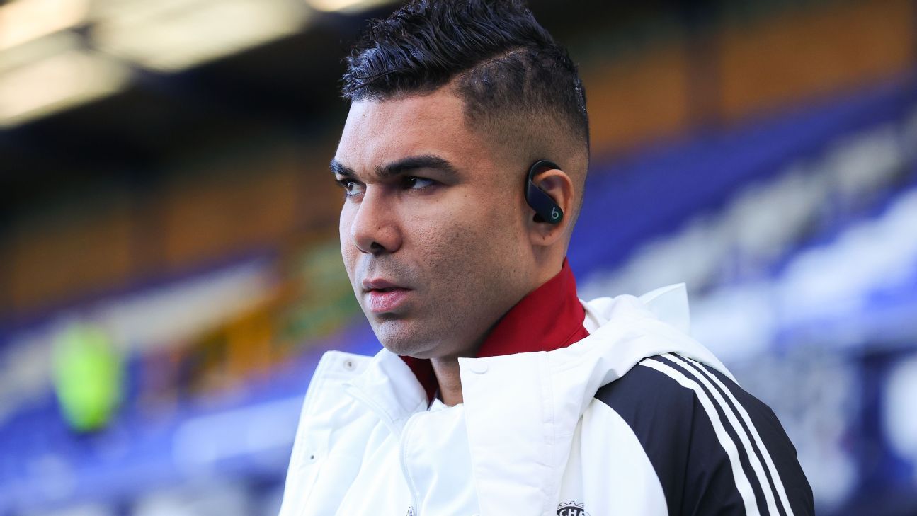 Dono do United cita Antony e Casemiro em crítica a reforços: 'Alguns não são bons suficiente, outros caros demais...'