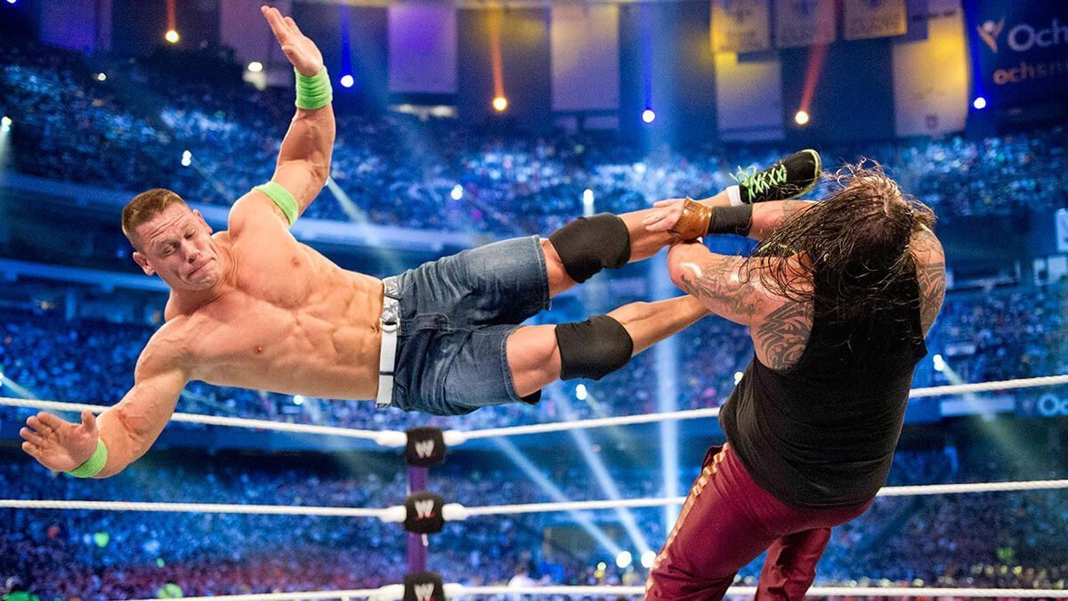 John Cena y Bray Wyatt tuvieron uno de los combates más surrealistas de la WWE en WrestleMania 36. Cortesía de WWE
