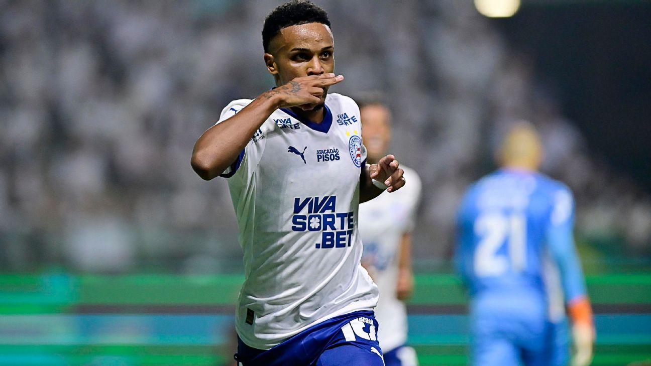 Palmeiras perde para o Bahia e Flamengo assume liderança do Brasileirão.