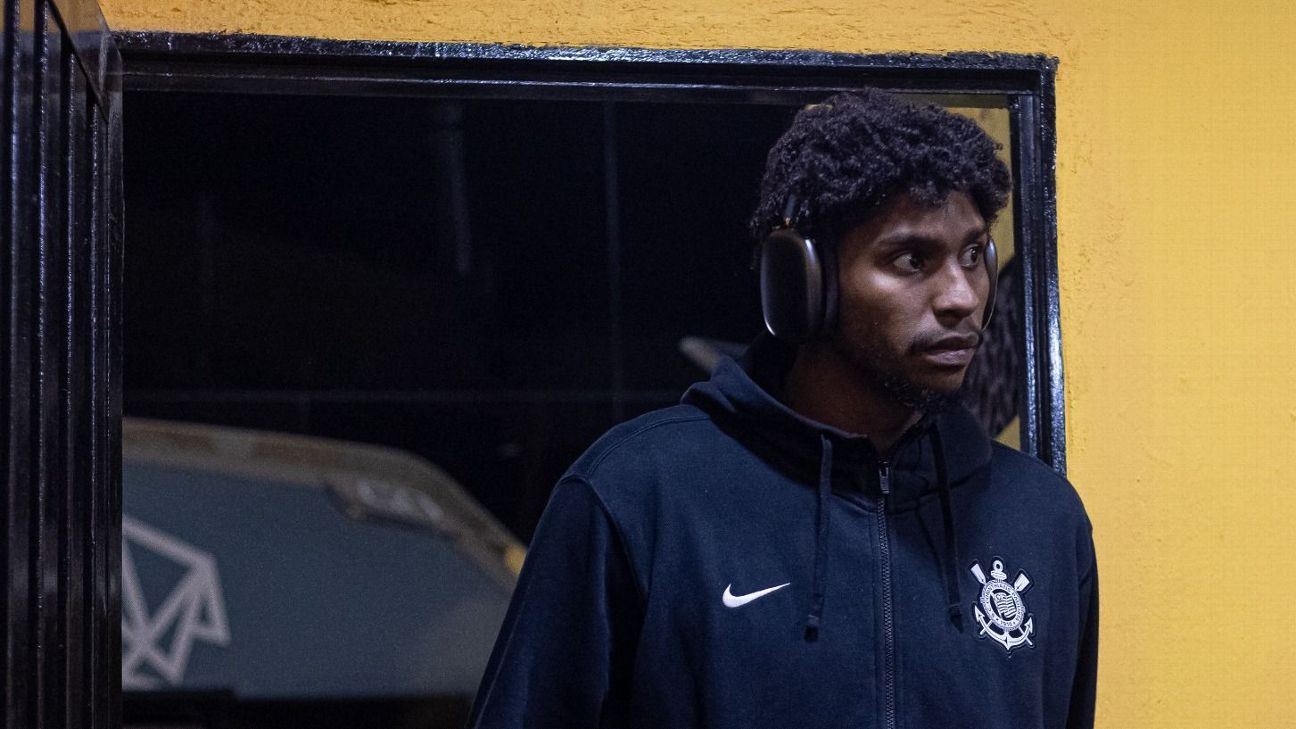 Hugo Souza dá 'nota 10' para Corinthians na estreia de Dorival e se empolga com técnico: 'Sabe o caminho das vitórias'