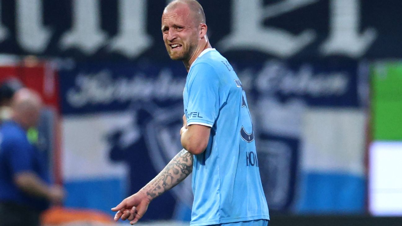 Bundesliga relegation clash hospitalizes 2 players