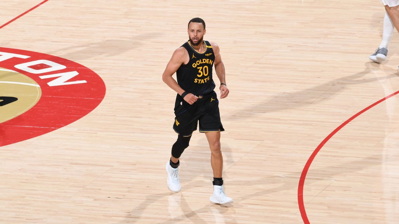 Curry 'acorda', Warriors vencem Rockets em Houston em jogo decisivo e avançam nos playoffs da NBA