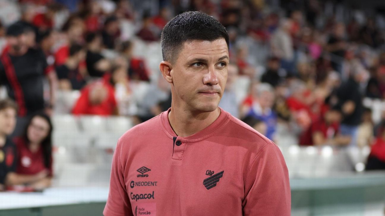 Athletico-PR anuncia demissão do técnico Maurício Barbieri após goleada do Botafogo-SP na Ligga Arena