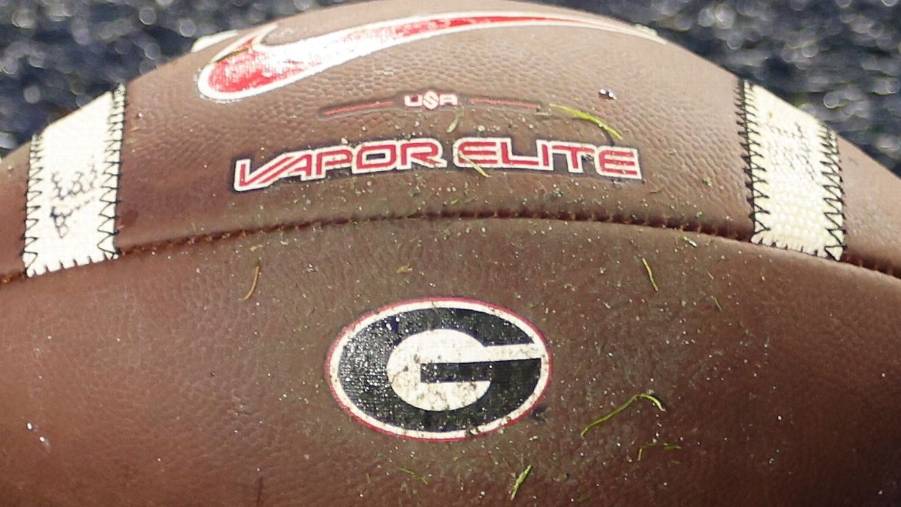 Top 2026 QB Curtis chooses Georgia over Oregon