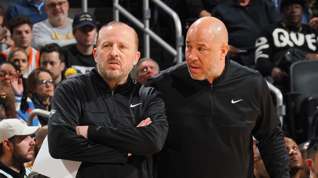 Том Тибодо и Рик Брансон на скамейке Никс.