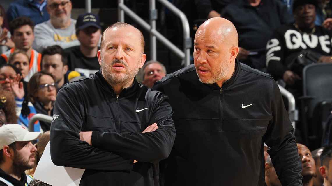 Tom Thibodeau and Rick Brunson coaching