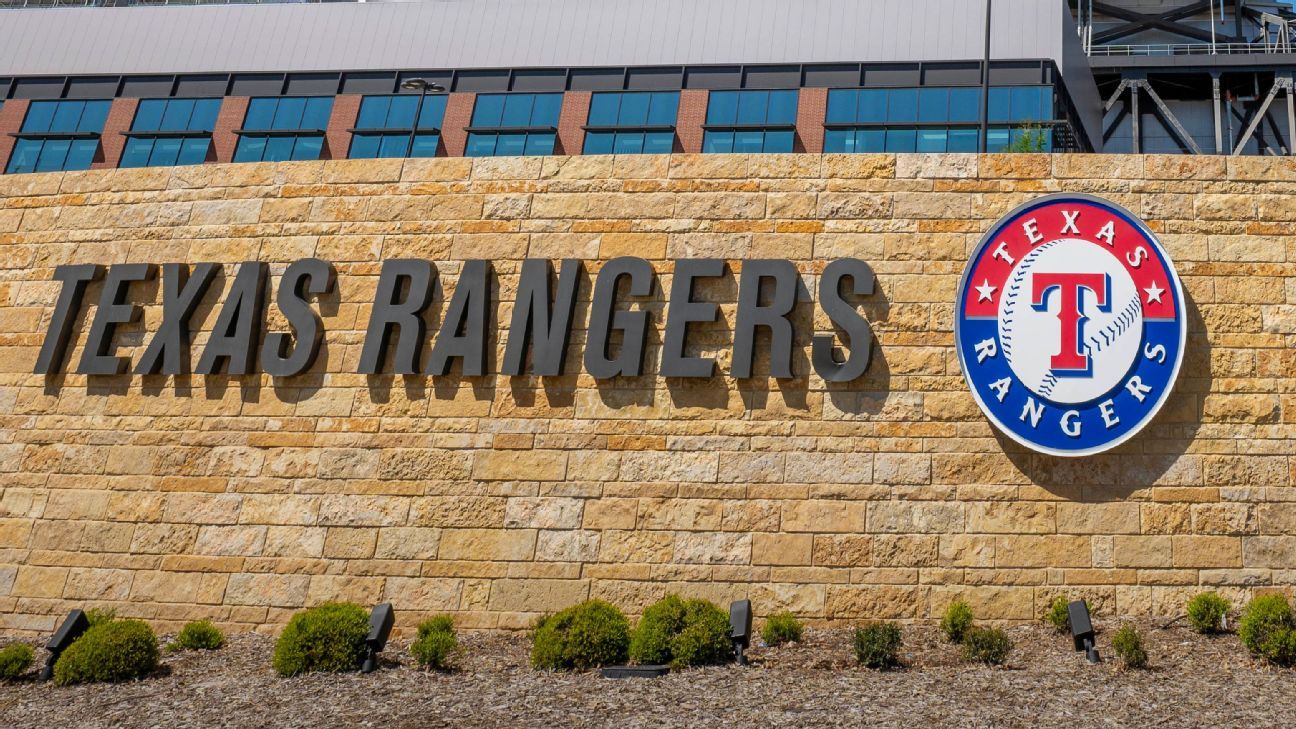 Rangers sign 2-way international free agent Kim