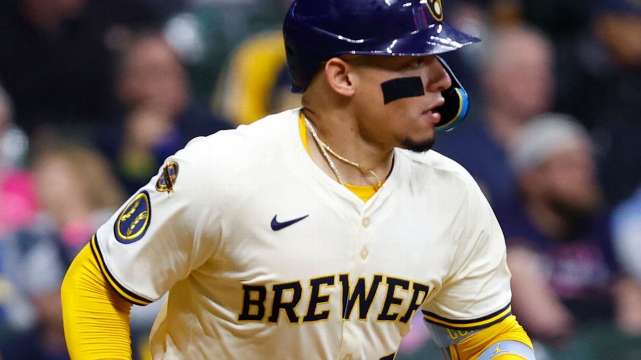Despite finger injury, Brewers’ Contreras goes 4-4