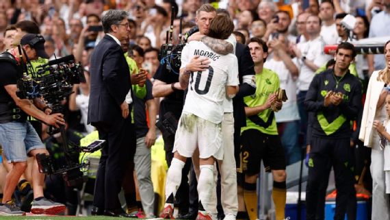 Real Madrid: Kroos, Modric's Farewell Surprise Toni Kroos at Modric's farewell at Real Madrid