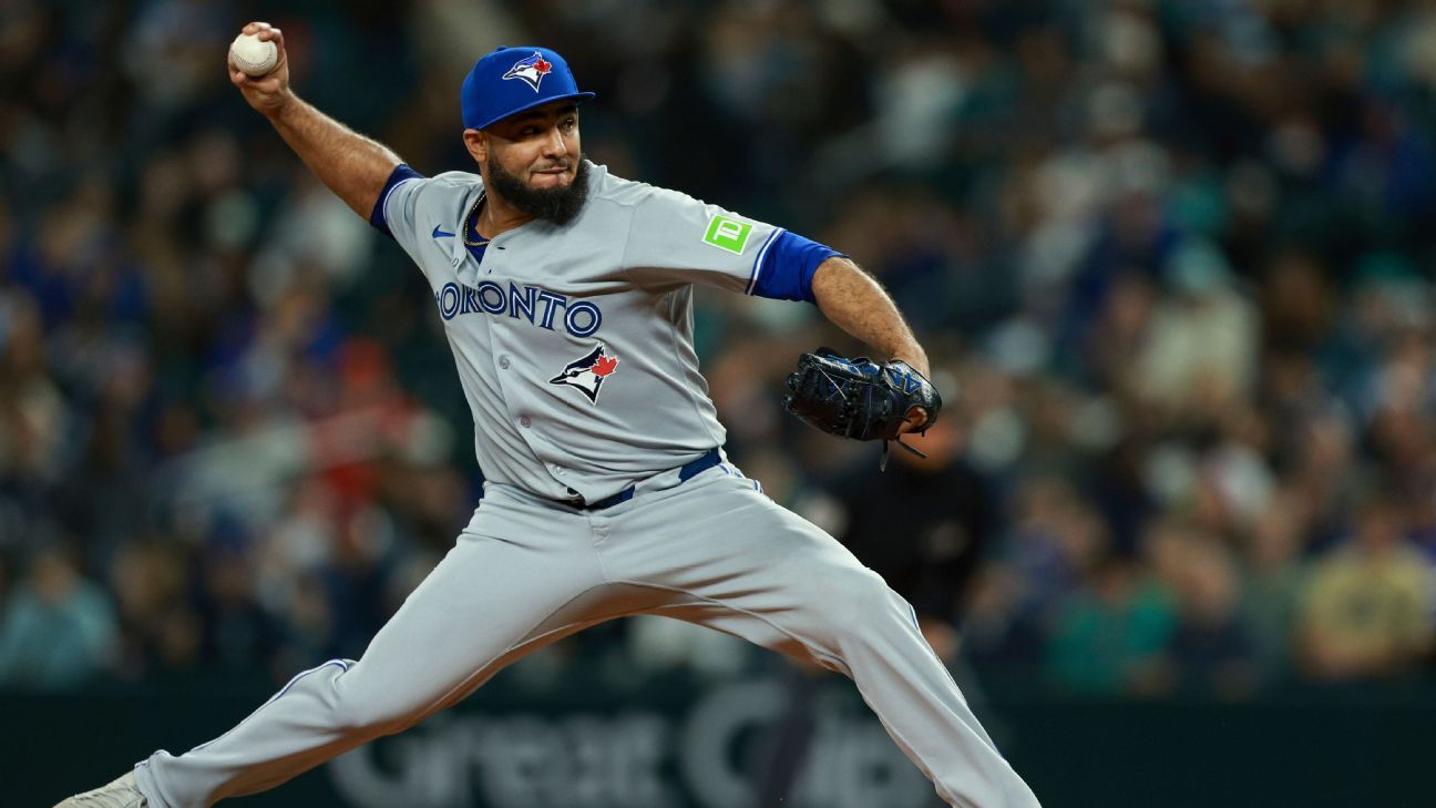 Jays reliever Garcia lands on IL due to shoulder