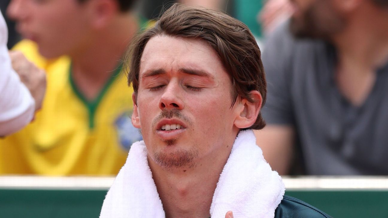 Fatigued De Minaur calls for shorter season