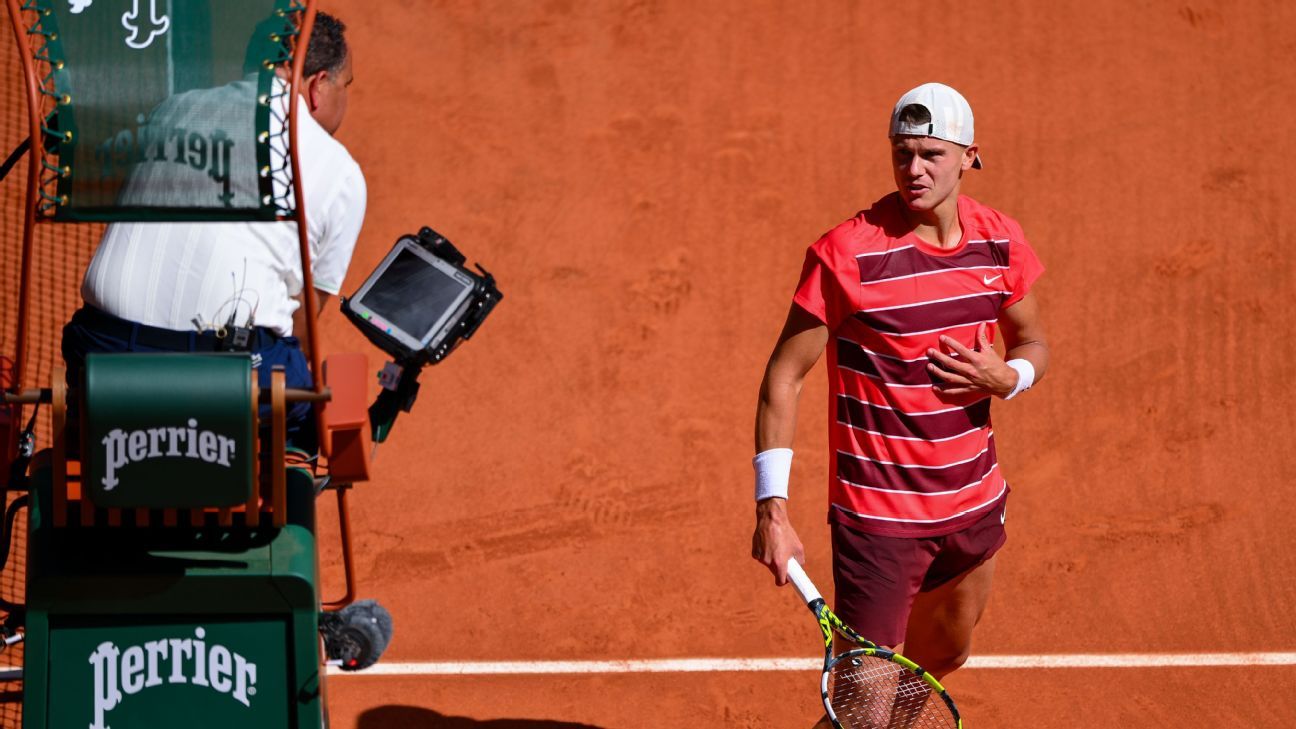 Rune tops Halys after French Open fan removed