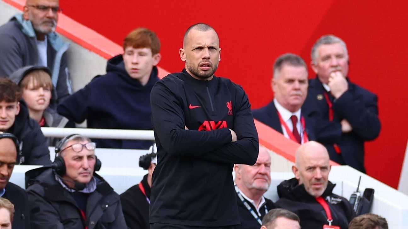 Heitinga leaves Liverpool to take over at Ajax