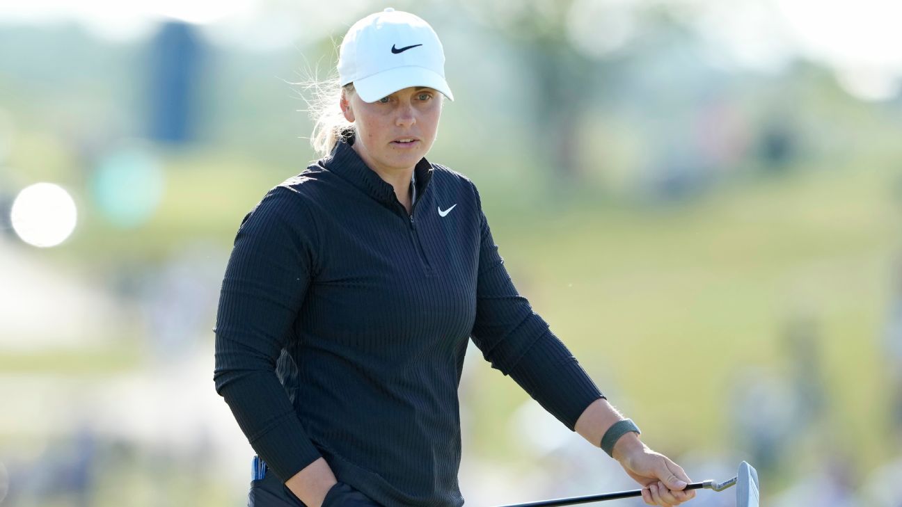 Stark dodges trouble, leads U.S. Women's Open