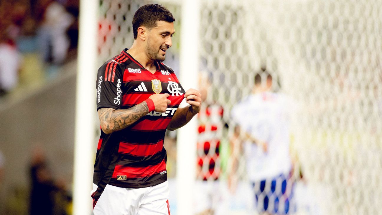 Flamengo goleia Fortaleza e retoma liderança do Brasileirão antes do Mundial