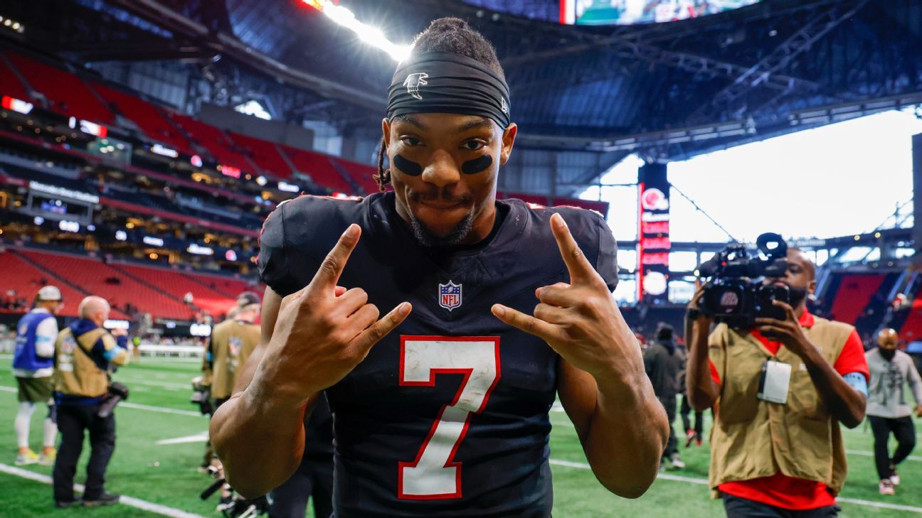How Falcons star Bijan Robinson bonded with coach Raheem Morris at a boxing match