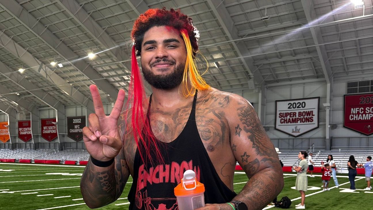 Mayfield, Wirfs among Buccaneers to dye hair at ‘Cut and Color Funds the Cure’ event