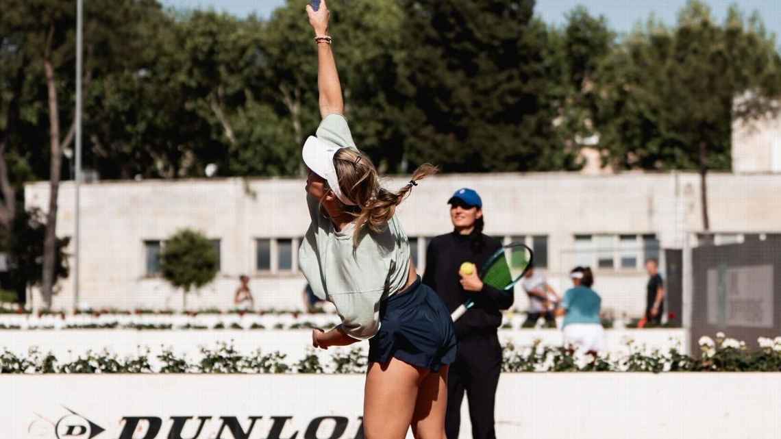 Fanni Varga coaching Danielle Collins