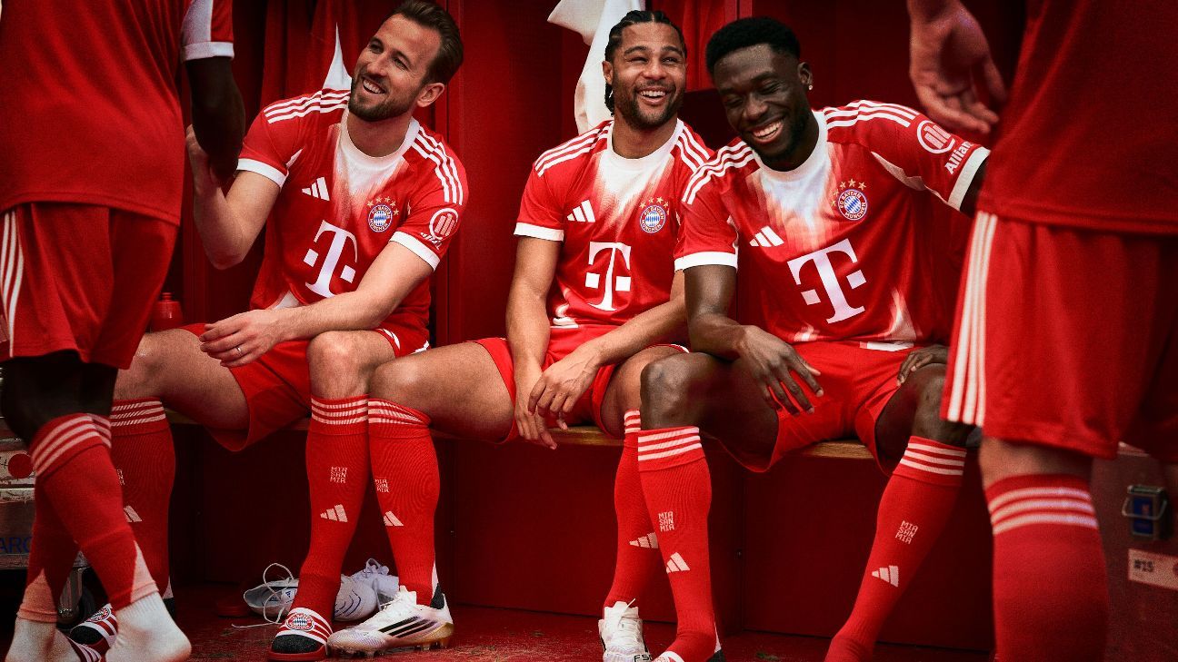 Bayern Munich home kit: Does 'M' stand for 'Merry Christmas?'