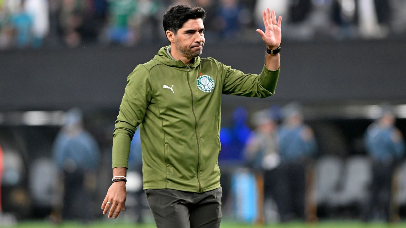 Abel faz comparação inusitada e se derrete por torcida do Palmeiras no Mundial: 'Todo mundo pode ver a força'