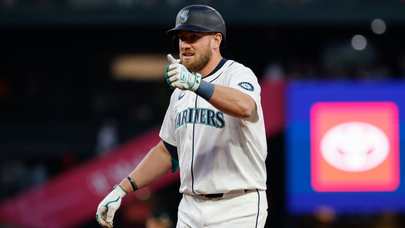 Mariners reinstate Raley (oblique), DFA Tellez
