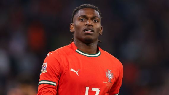 Leão to Arsenal/Chelsea? Transfer News & Rumors Rafael Leão of AC Milan is drawing interest from multiple clubs.