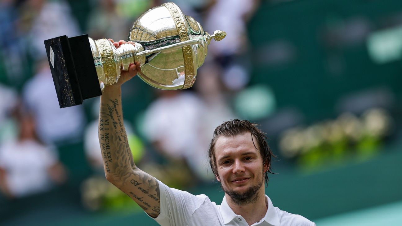 Bublik beats Medvedev, wins 2nd Halle Open title