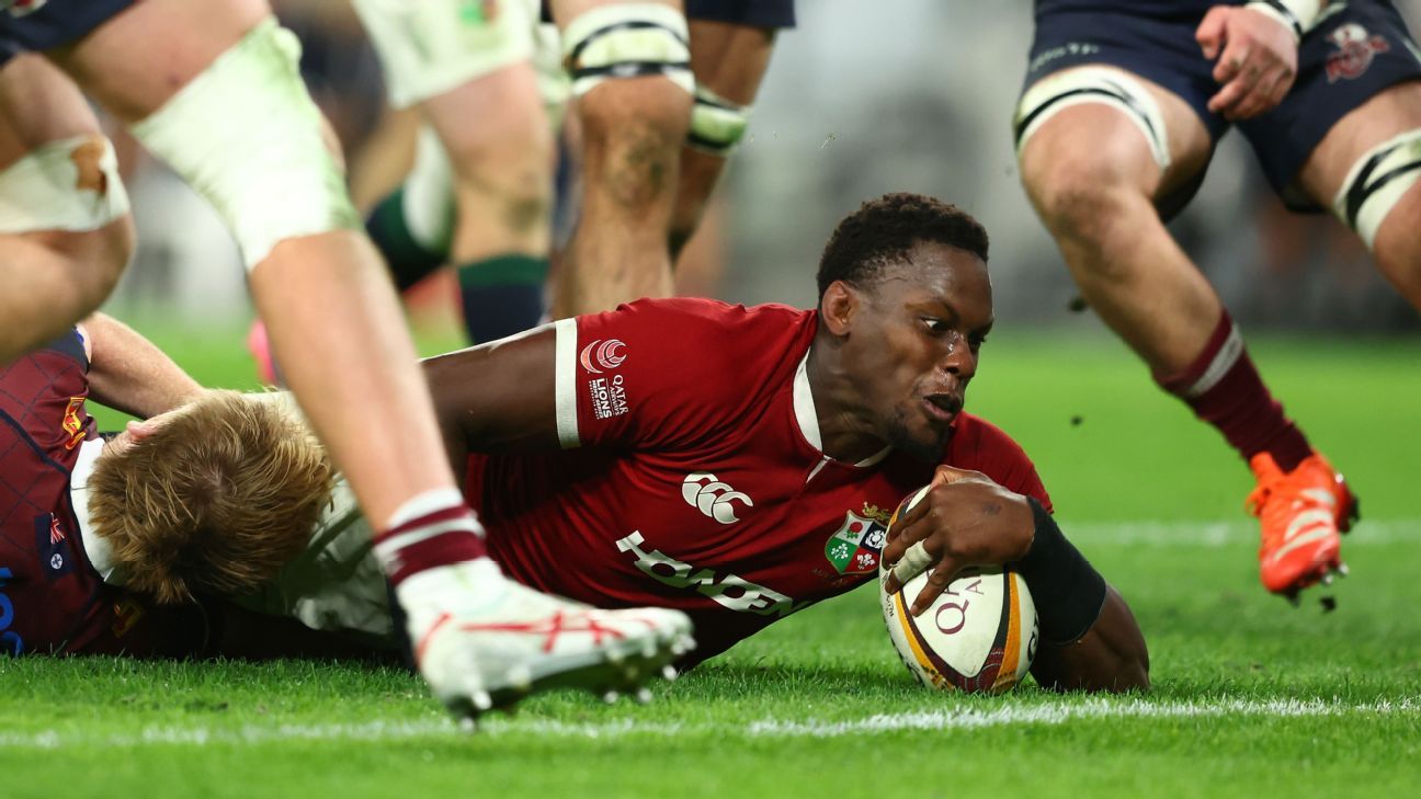 Maro Itoje celebró una destacada actuación con un try en Brisbane.
