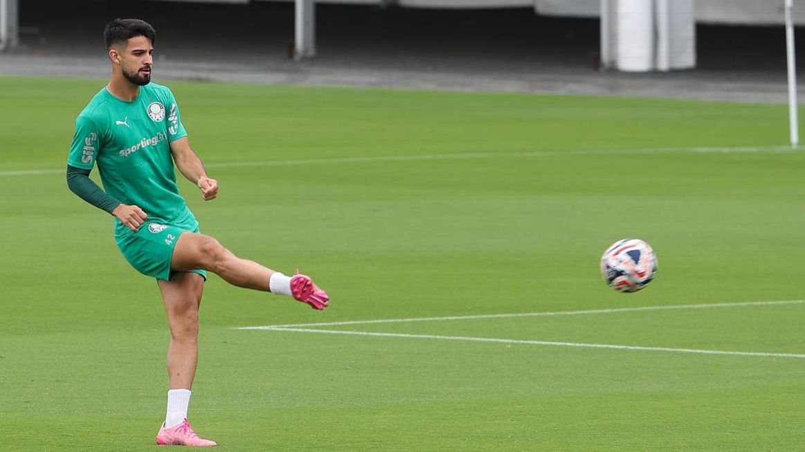 Flaco comenta críticas da torcida do Palmeiras e ri de broncas de Abel