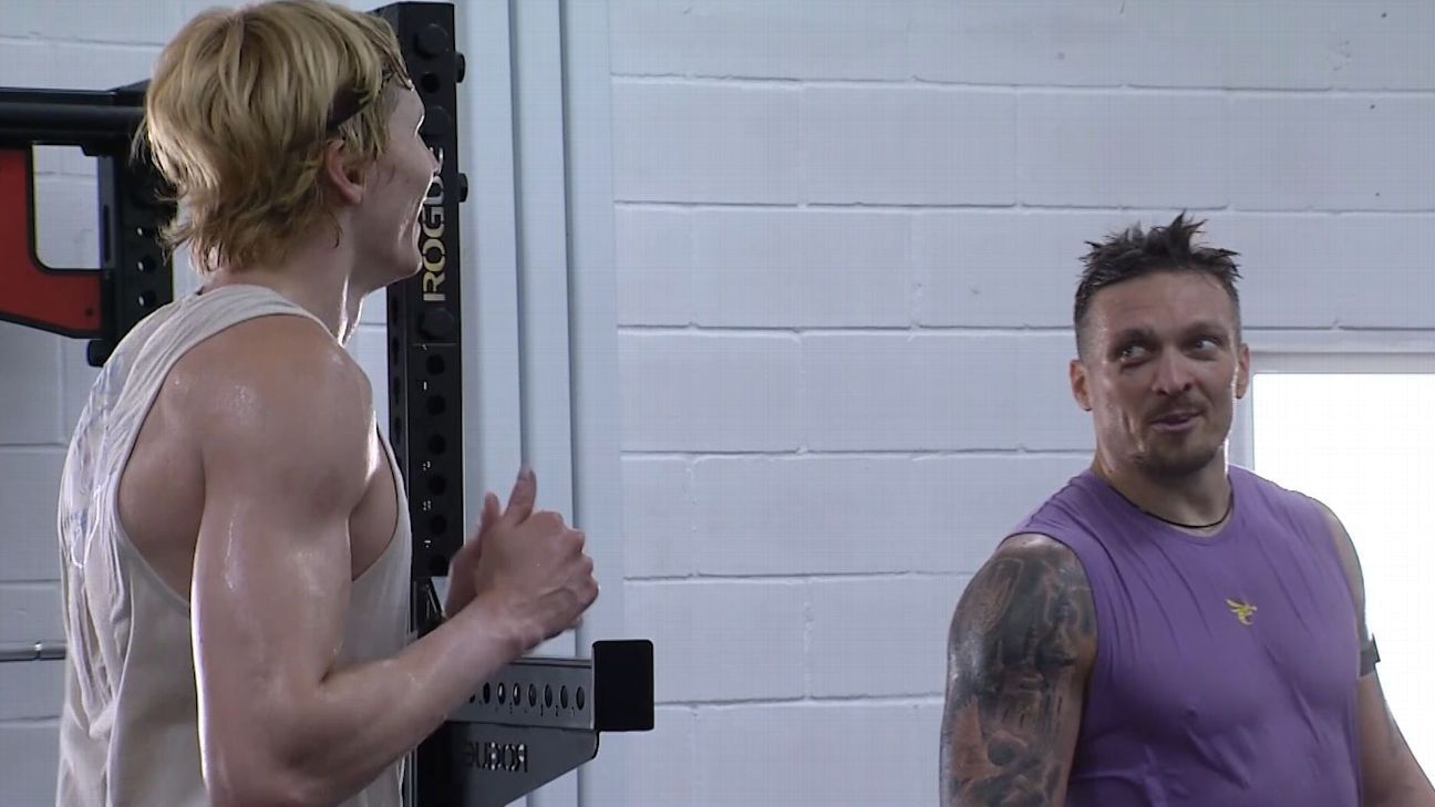 Oleksandr Usyk con su compañero de entrenamiento Daniel Lapin.