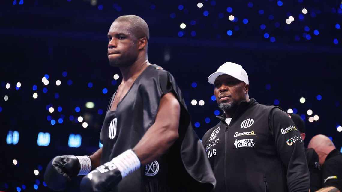 Дэниел Дюбуа празднует победу