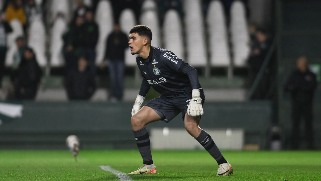Goleiro do Coritiba detona críticas de torcedores após acesso e título adiado: 'Chamar de vergonha é triste'