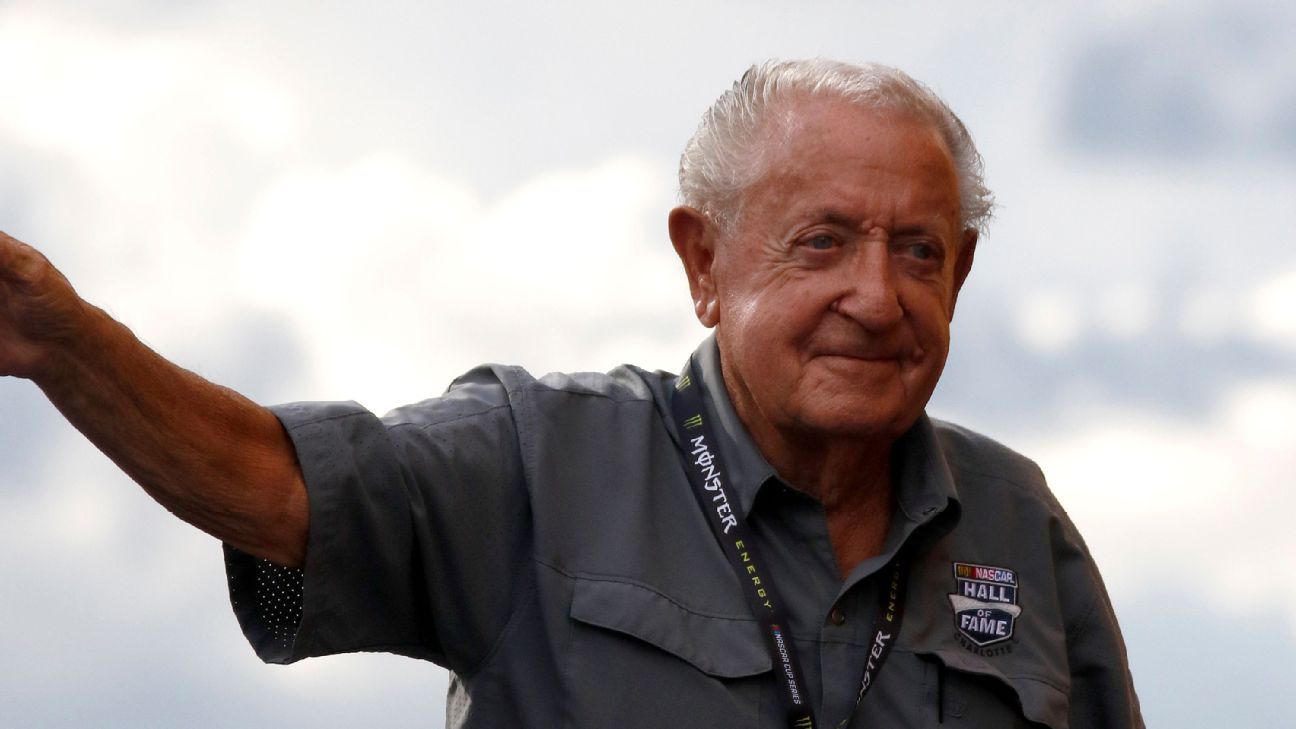 White, NASCAR pioneer and HOFer, dies at 95